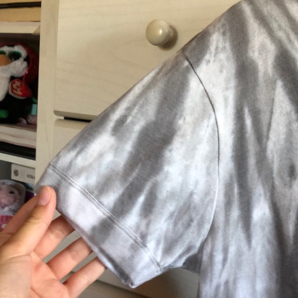 Grey tye dye vs pink short sleeve - Picture 4 of 5